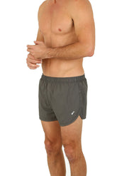 UZZI EN COURTE COURTE