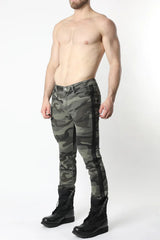 Men’s saddle denim camouflage slim-fit jeans with black zipper accents down the outer leg in front view