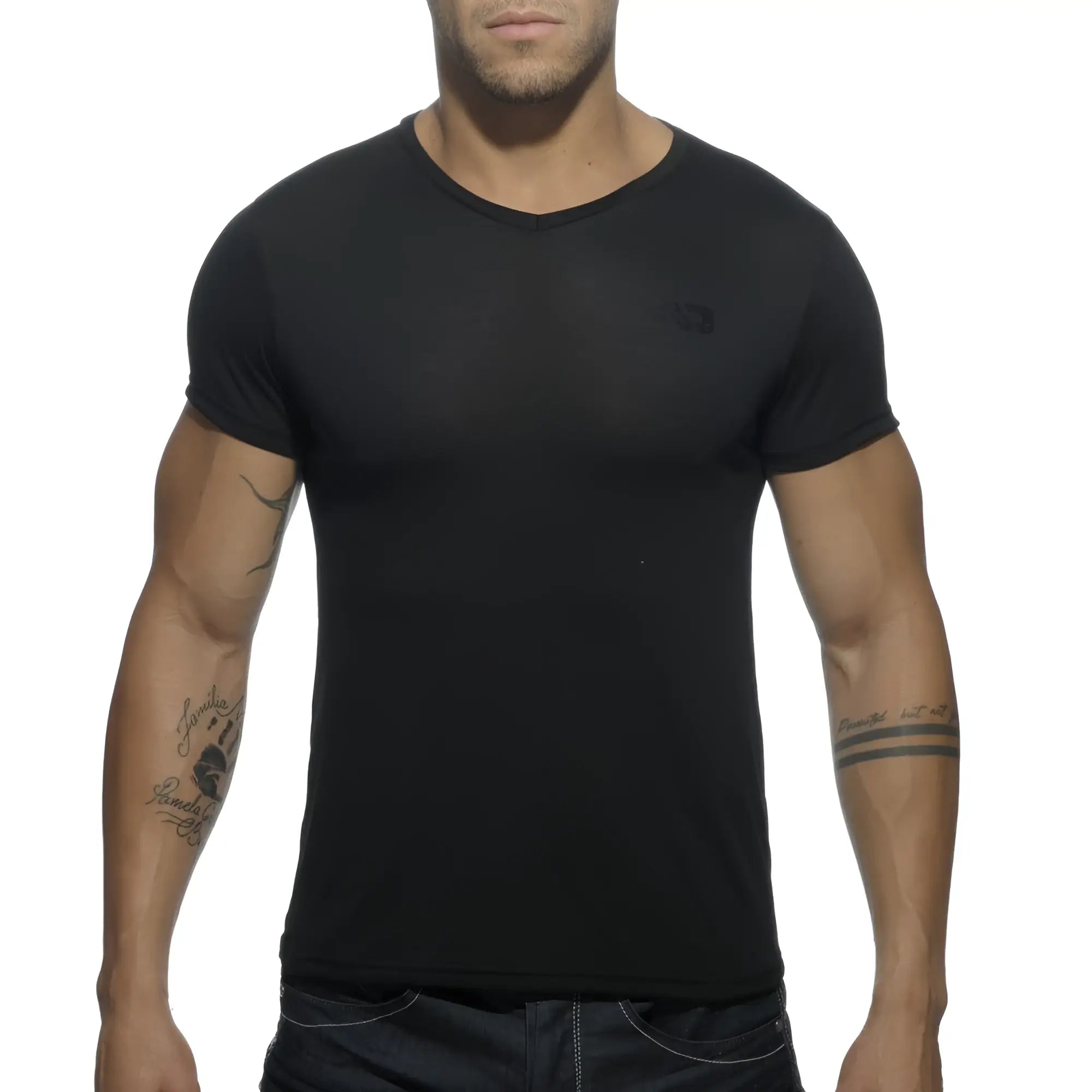 Basic v-neck t-shirt in black short-sleeved cotton with a subtle logo on the left chest for casual wear