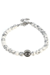 Classy wrinkle bracelet featuring white and black marbled beads with a silver-toned b charm