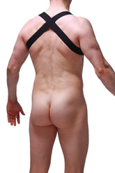 Black cross-back fabric harness ball-lifter macal worn by a man showing the back side of the product