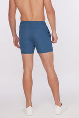 STRETCH-PERFORMANCE-SHORT MIT STRUKTURIERTER MATERIAL