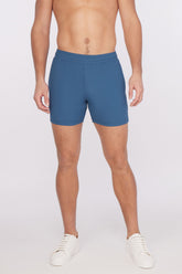 STRETCH-PERFORMANCE-SHORT MIT STRUKTURIERTER MATERIAL