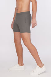 STRETCH-PERFORMANCE-SHORT MIT STRUKTURIERTER MATERIAL