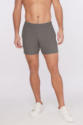 STRETCH-PERFORMANCE-SHORT MIT STRUKTURIERTER MATERIAL