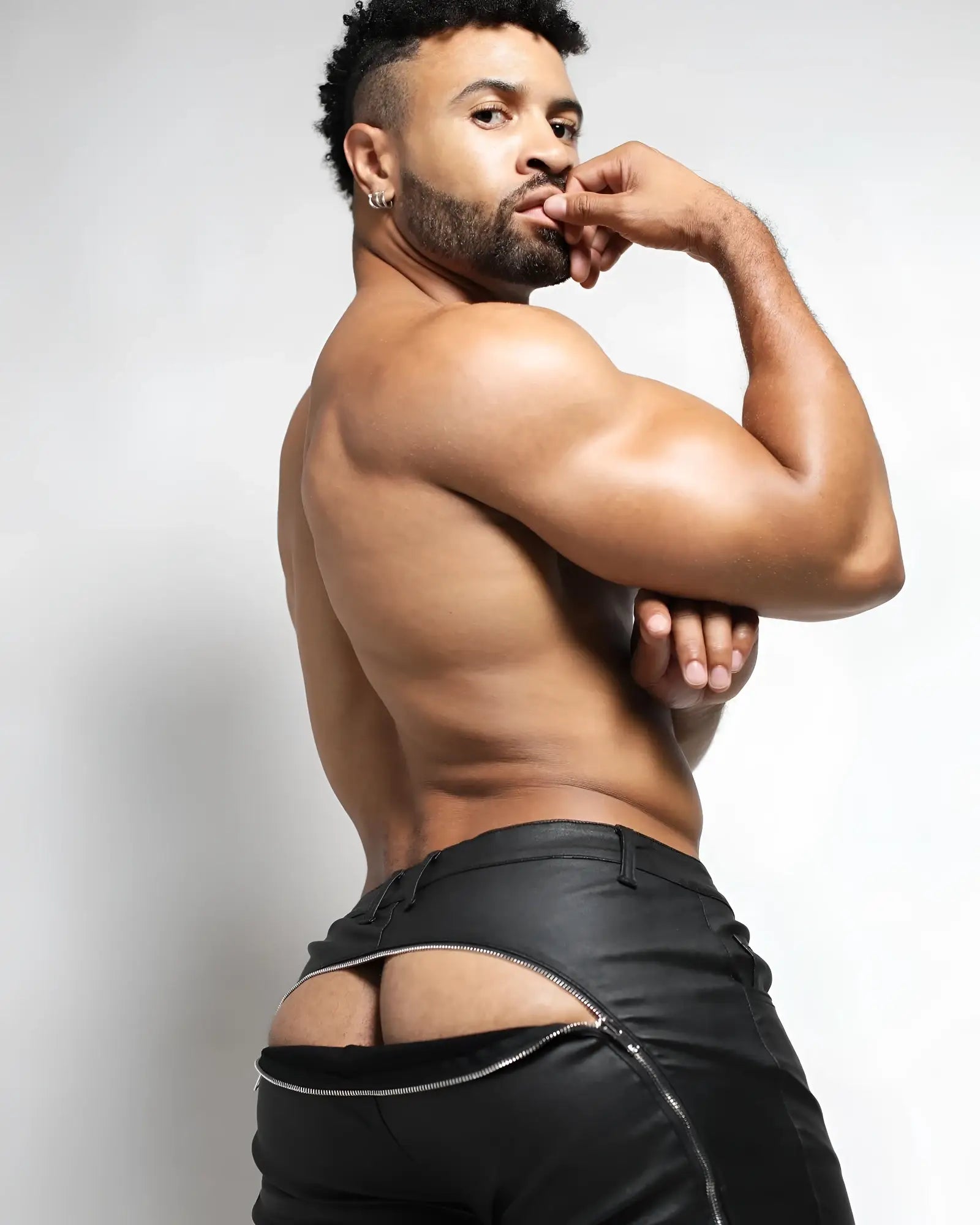 Back view of toro zipper pant black leather pants with distinctive zipper detail at the back