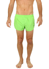 UZZI EN COURTE COURTE