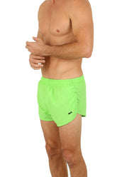 UZZI EN COURTE COURTE