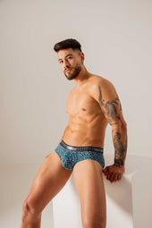 Mundo Unico: Colombian Craftsmanship & Bold Style