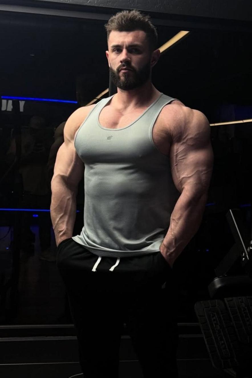 Jed North Alpha Herren-Tanktop aus schnelltrocknender Mikrofaser für das Fitnessstudio – Polar Silver