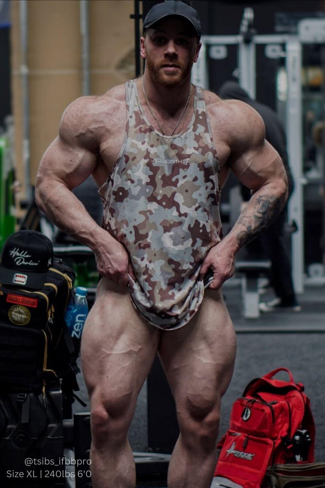 Jed North Herren Muscle-Stringer mit Grafikdruck - Khaki-Camouflage