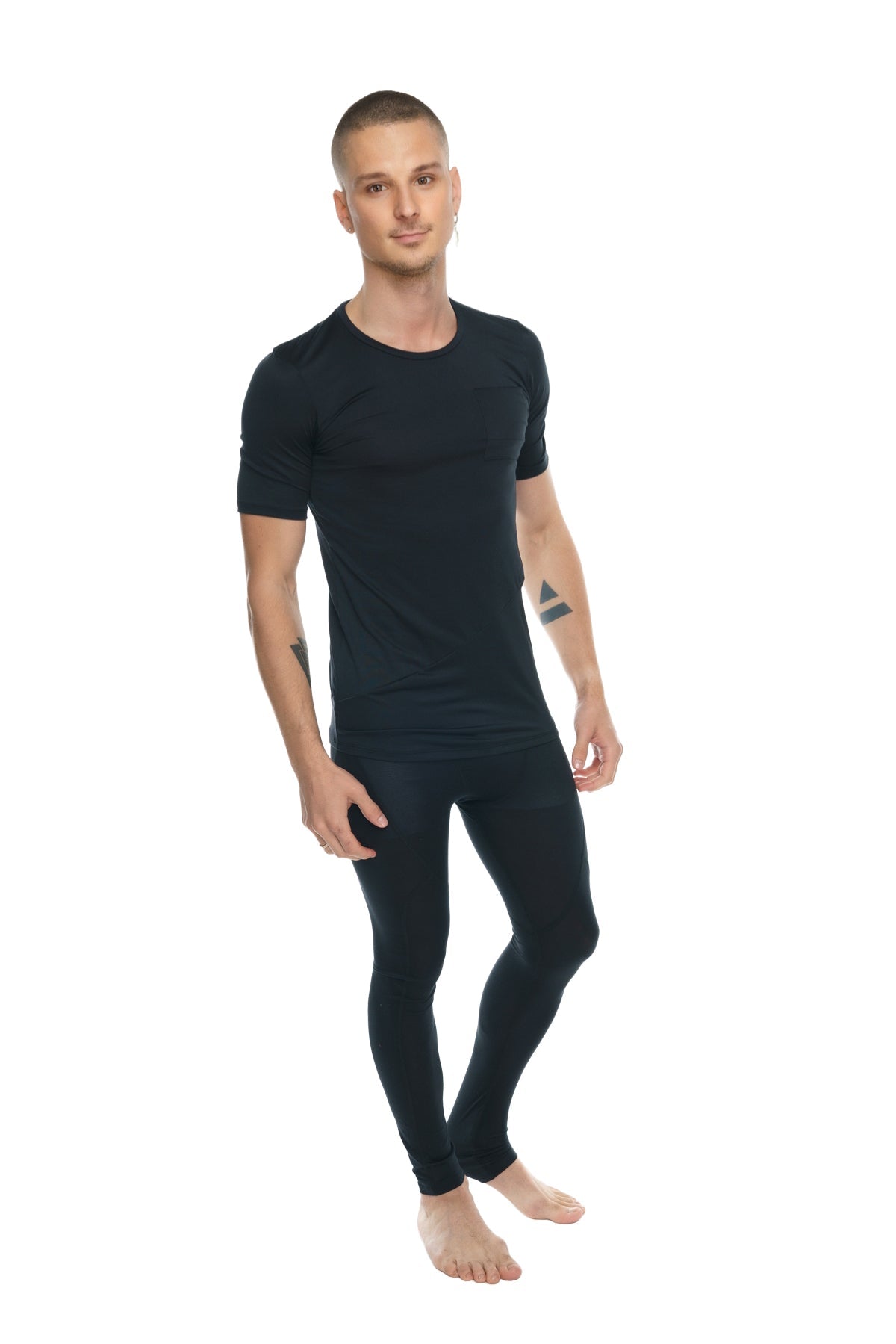 Black carbon perfect pocket crew-neck tee with seamless form-fitting short sleeve and full-length leggings set