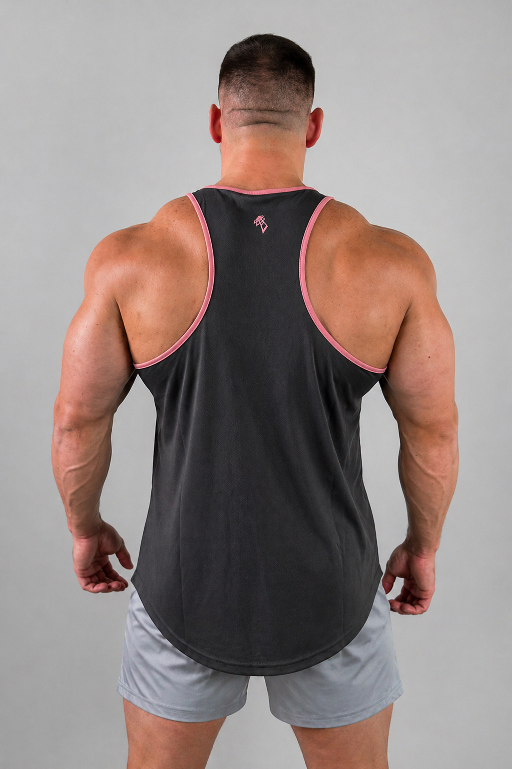 Jed North Herren schnelltrocknendes Bodybuilding-Workout-Stringer-Tanktop - Grau mit pinkfarbenem Besatz