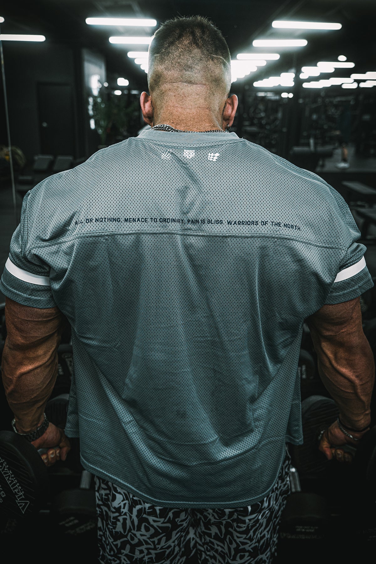 Maillot à col en V Jed North Warrior pour homme - Gris