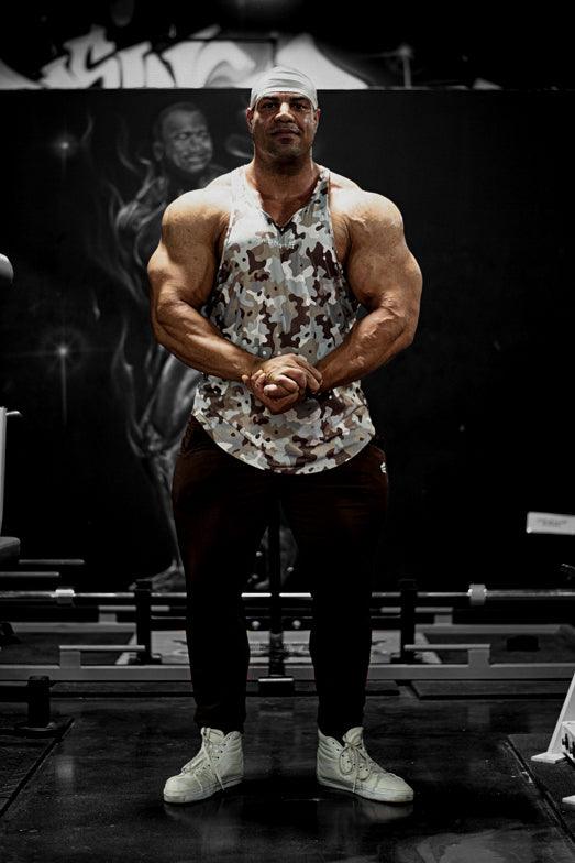 Jed North Herren Muscle-Stringer mit Grafikdruck - Khaki-Camouflage