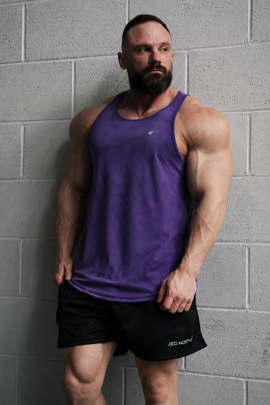 Jed North Herren schnelltrocknendes Bodybuilding-Workout-Stringer-Tanktop - Dusted Violet