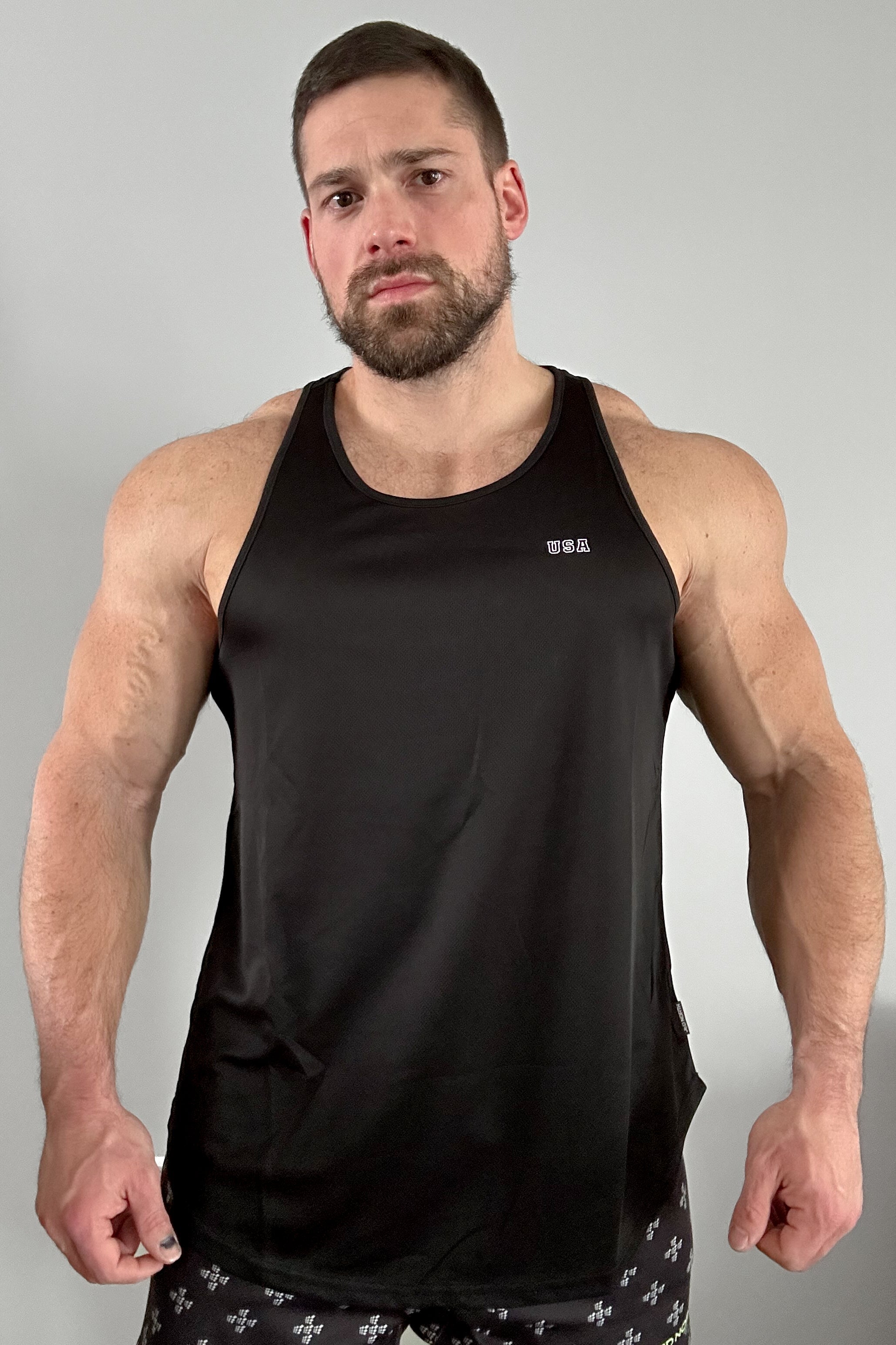 Jed North Herren schnelltrocknendes Bodybuilding-Workout-Stringer-Shirt – Schwarzes USA-Logo