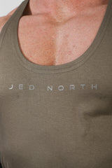 Jed North Herren Classic Bodybuilding Racerback Stringer - Oliv