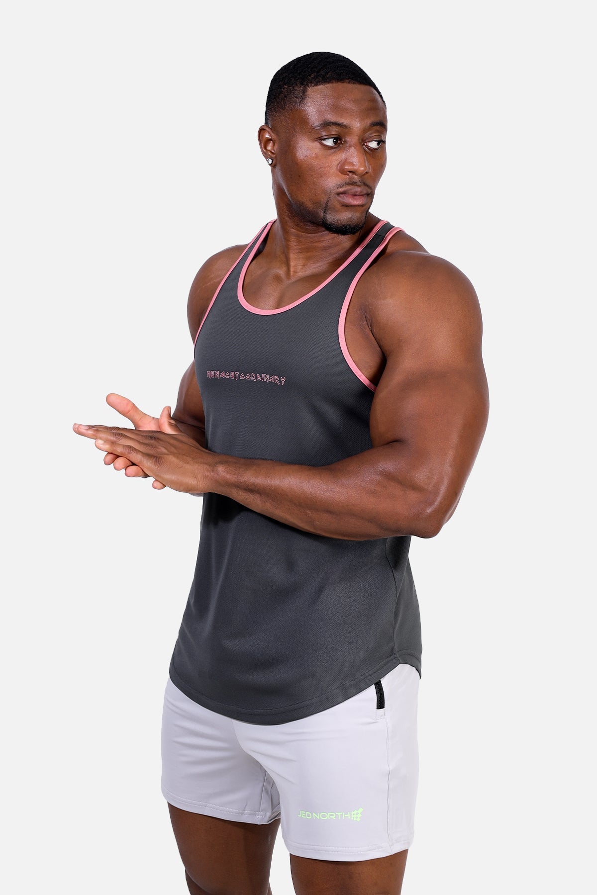 Jed North Herren schnelltrocknendes Bodybuilding-Workout-Stringer-Tanktop - Grau mit pinkfarbenem Besatz