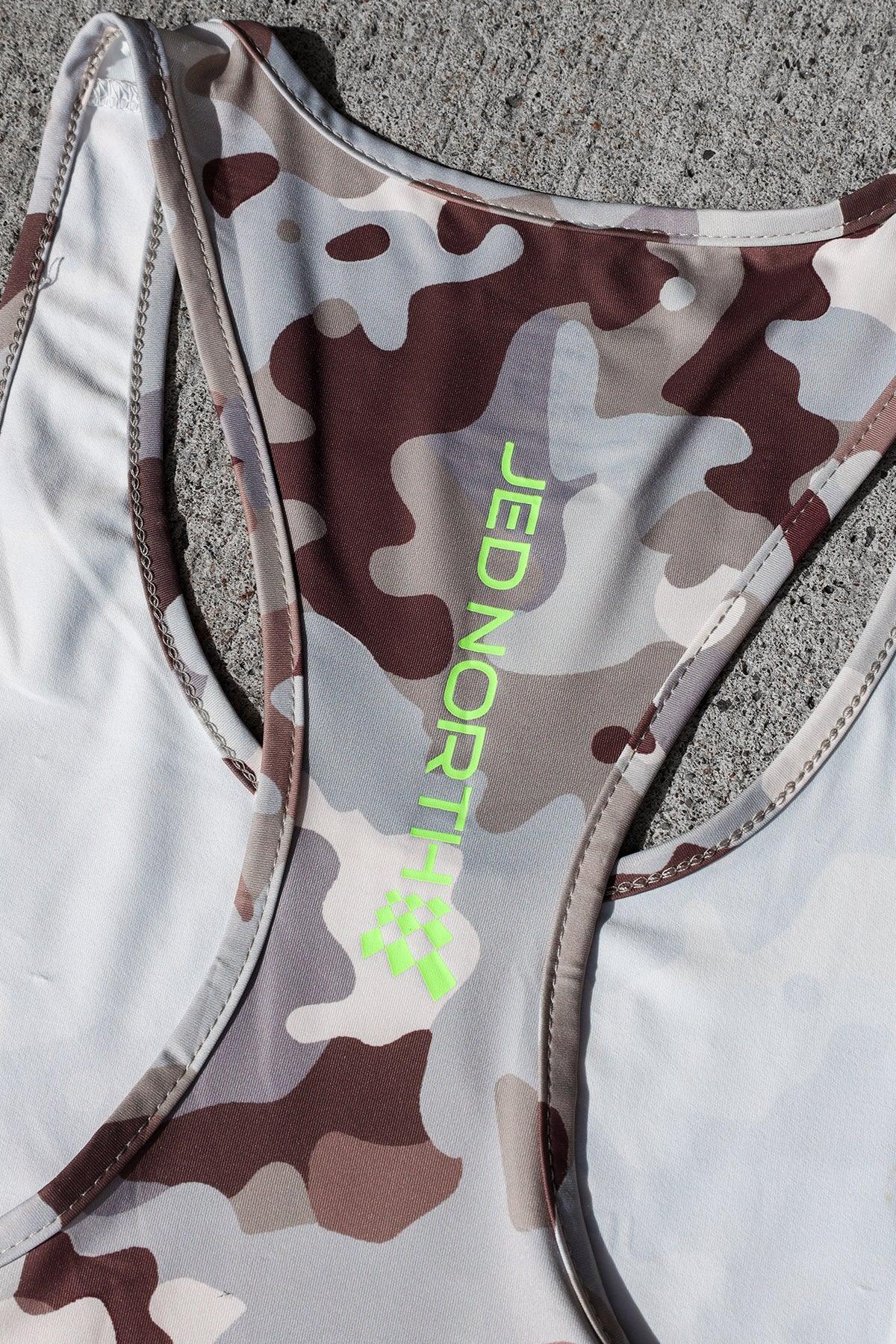 Jed North Herren Muscle-Stringer mit Grafikdruck - Khaki-Camouflage
