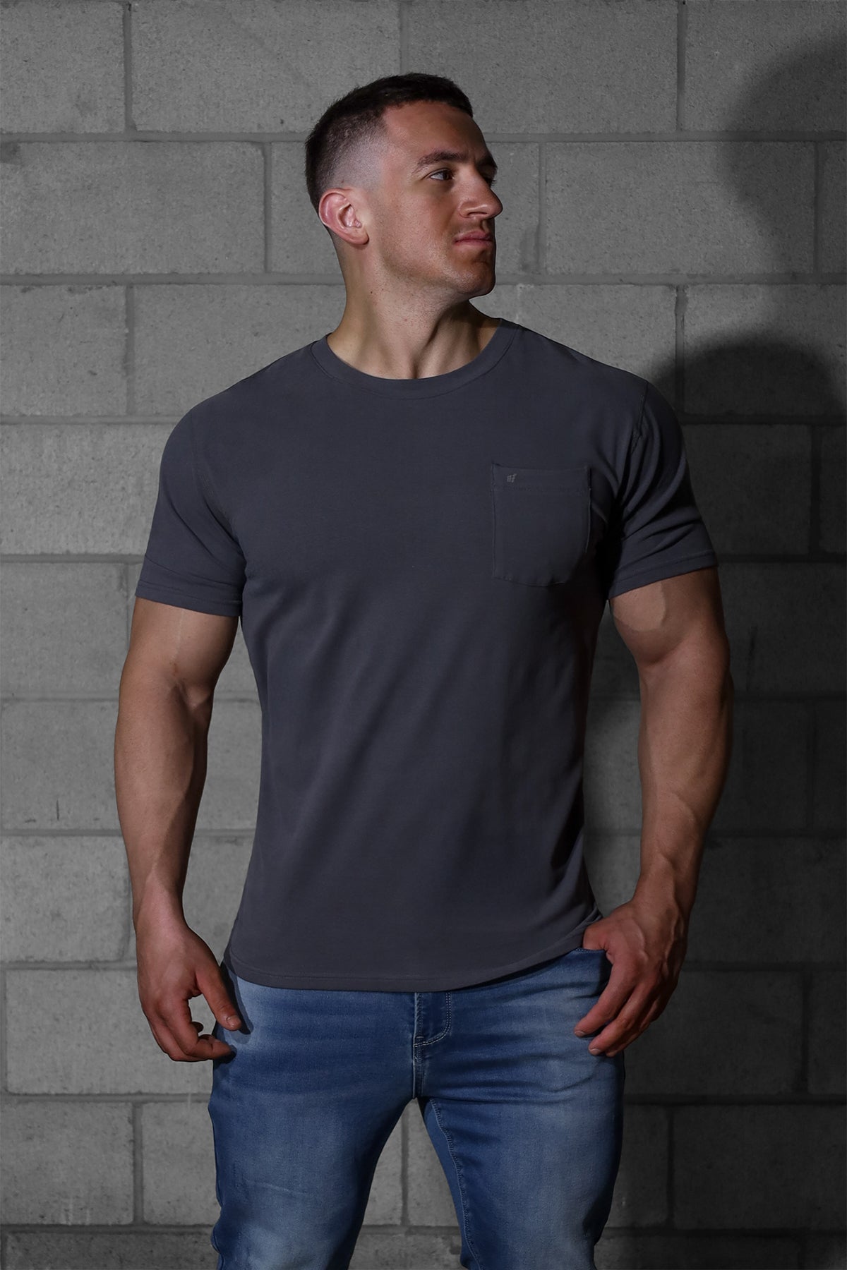 Jed North Herren Klassisches Premium-Taschen-T-Shirt - Dunkelgrau