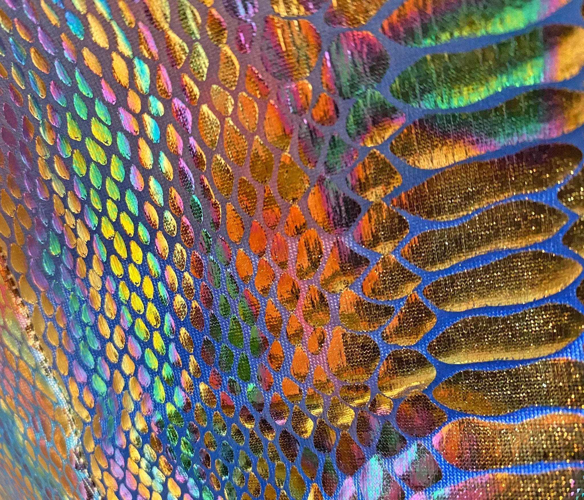 Shorts mit metallischem Schlangenmuster