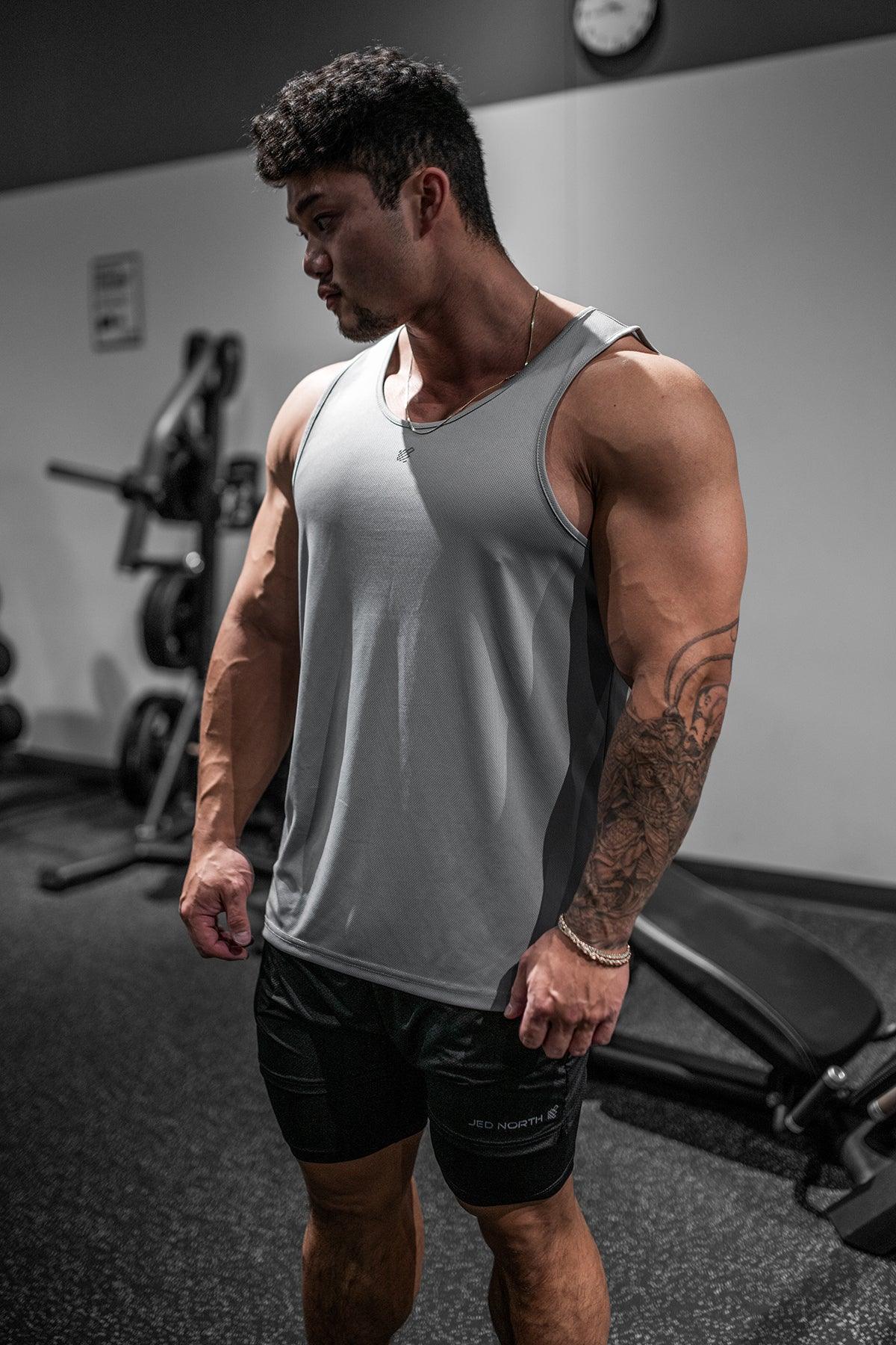 Jed North Alpha Herren-Tanktop aus schnelltrocknender Mikrofaser für das Fitnessstudio – Polar Silver