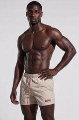 Adonis von Kyhry Herren-Badeshorts in Sandstein