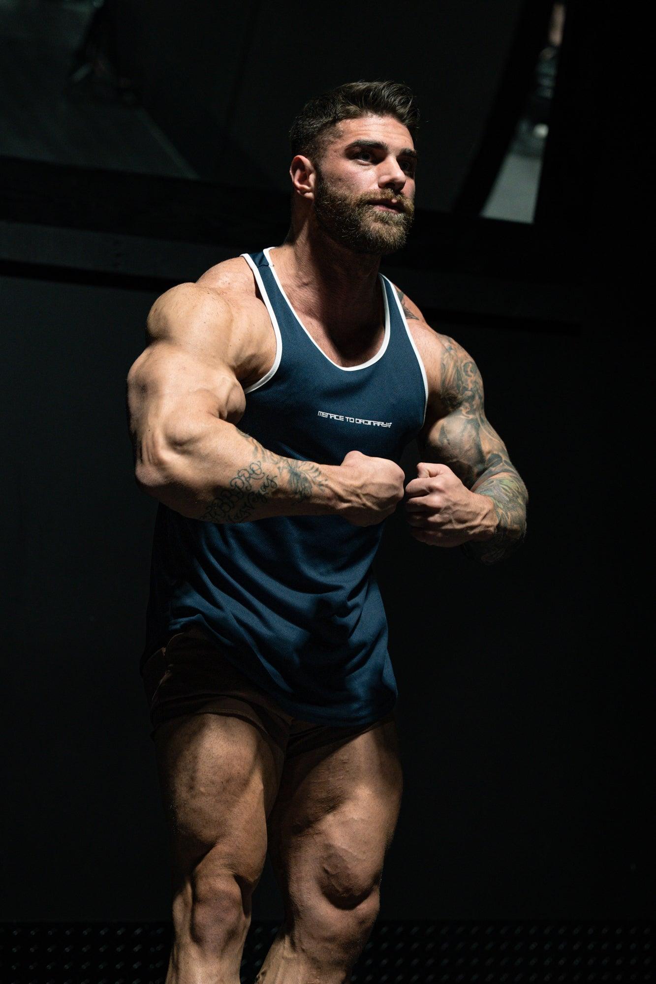 Débardeur de musculation à séchage rapide pour homme Jed North - Bleu marine avec inscription « Menace » blanche