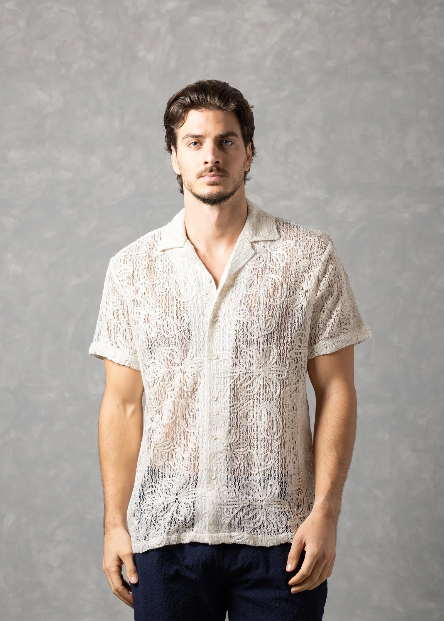 Bespoke Moda Herren Kurzarmhemd mit floralem Grobstrick - Weiß