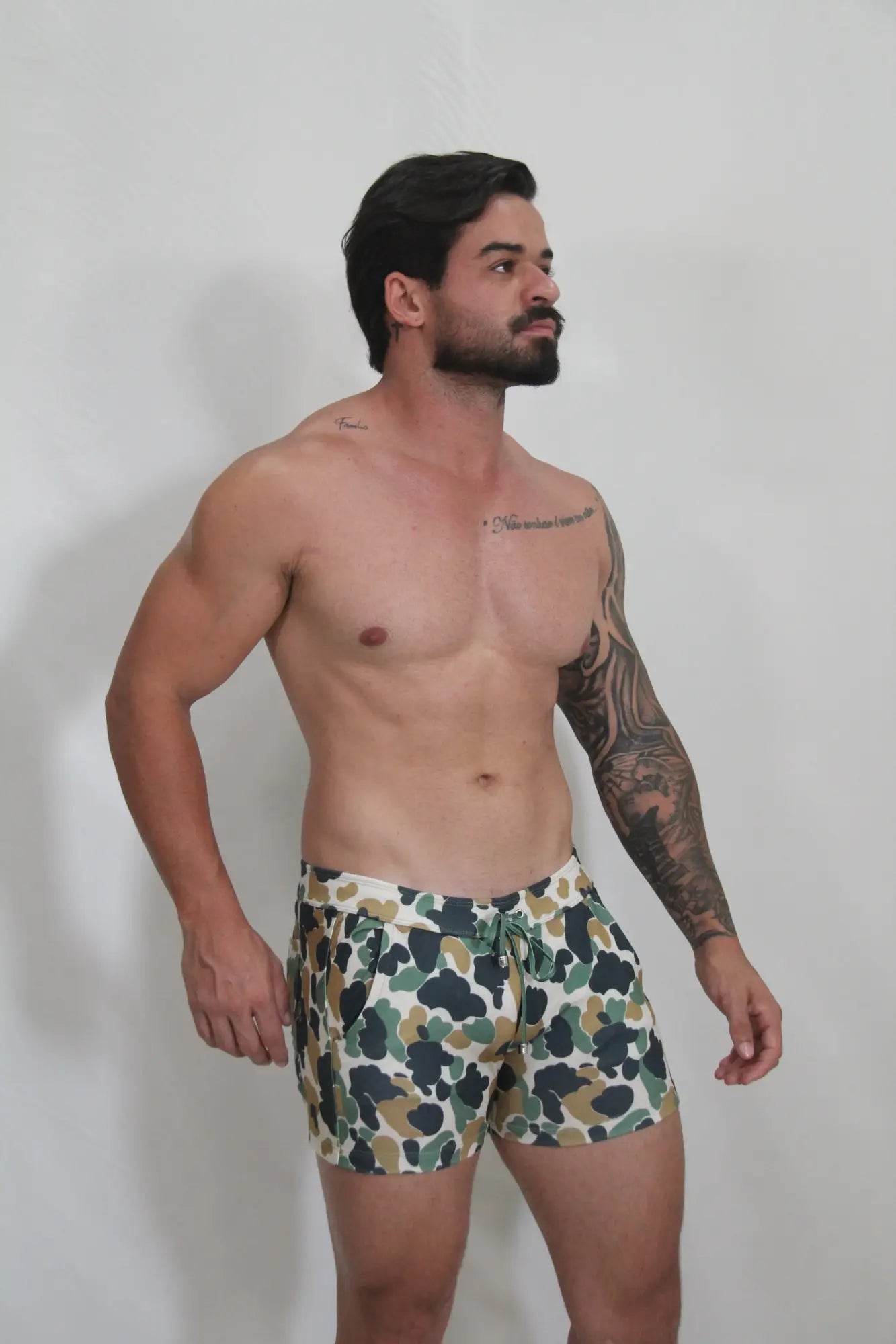 Men’s camouflage fleece shorts in green beige and white with a pattern designed for swimwear use