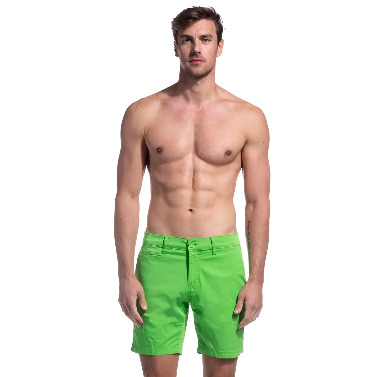 Bright green frog chino shorts with classic five-pocket design and button closure in lightweight cotton material
