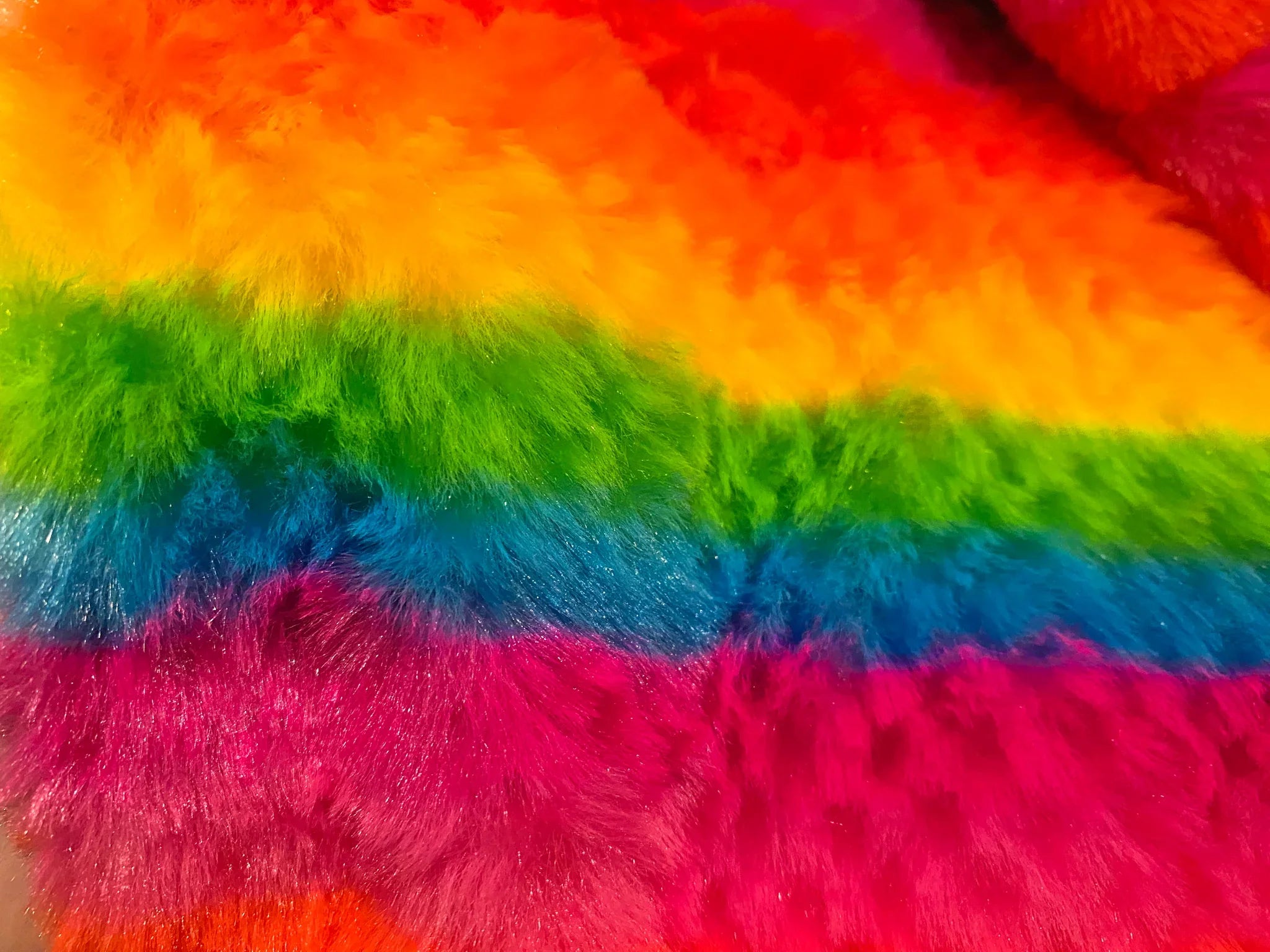 Regenbogenstreifen-Kunstpelz-Hoodie