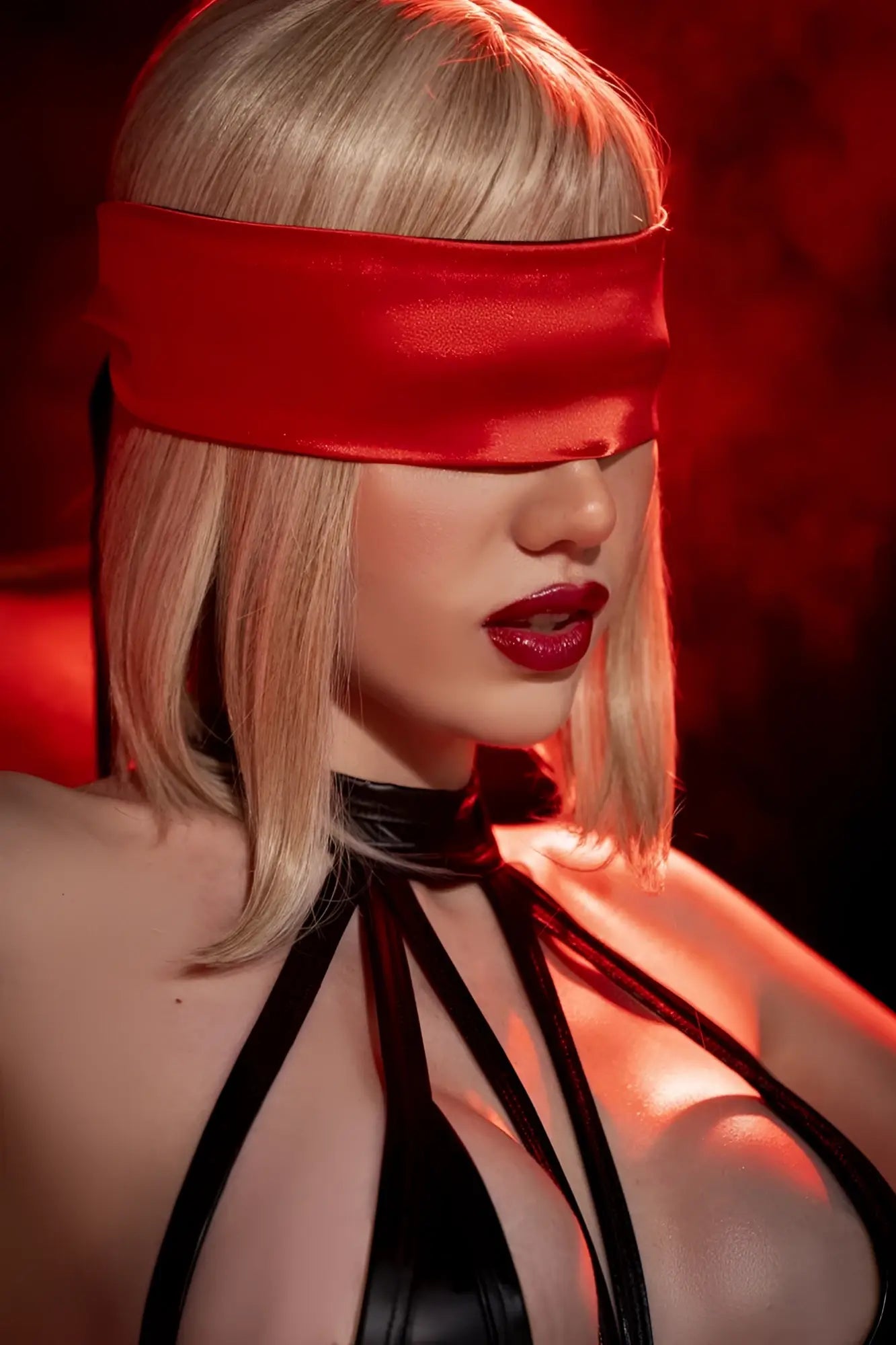 Red satin blindfold from mapale 128 eye-hand tie in black and red featuring a soft satin material for comfortable wear