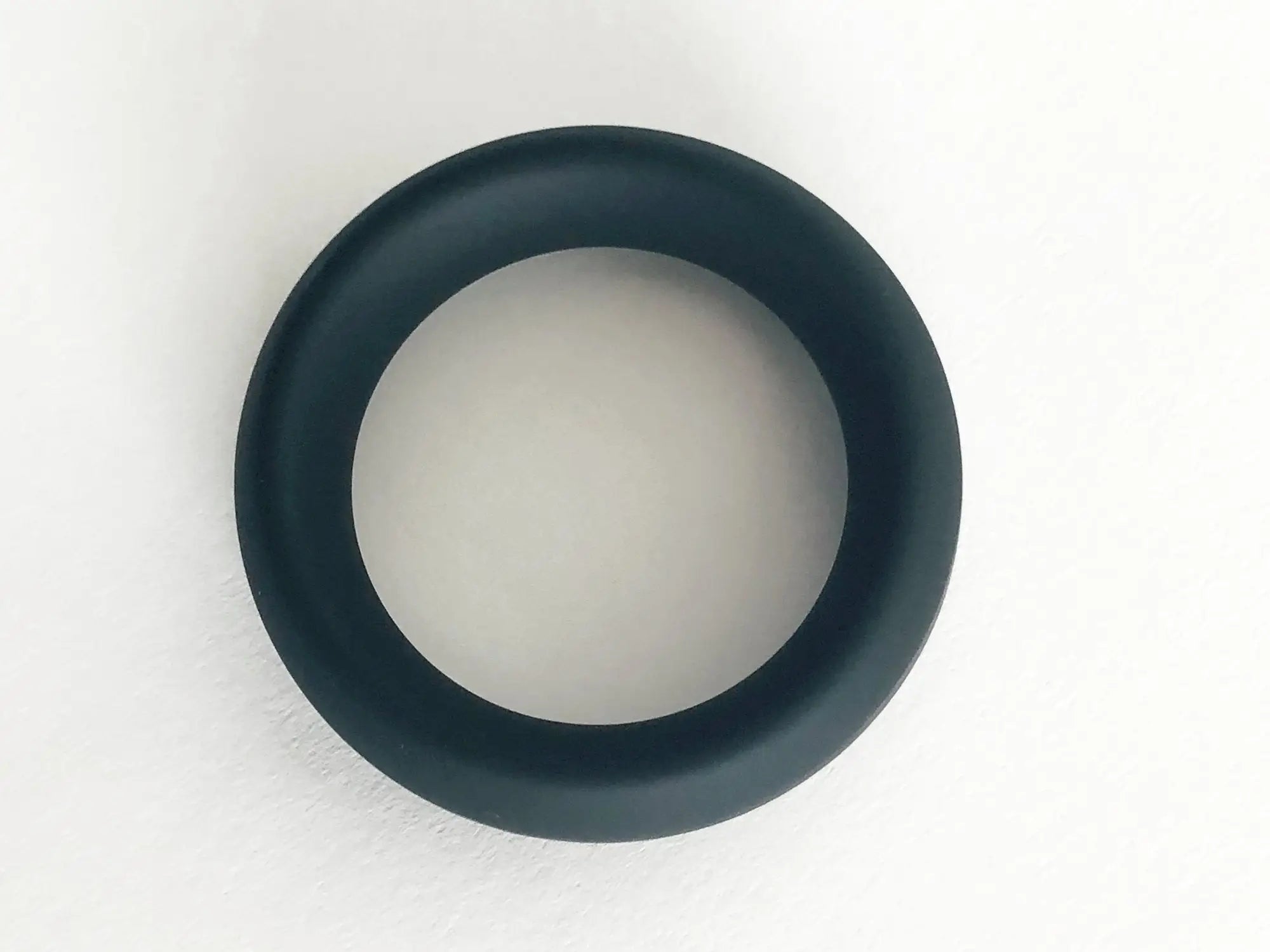 Black rubber ring meat rack made of durable rubber for secure food grilling and smoking accessory use
