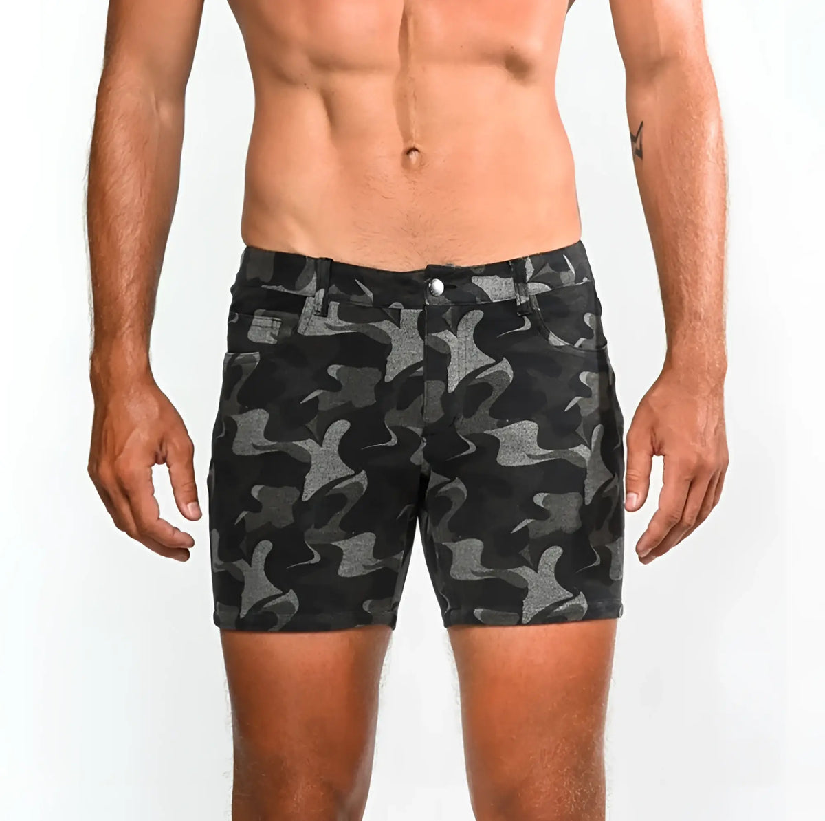 Printed stretch knit short in black and gray denim camouflage pattern for casual wear