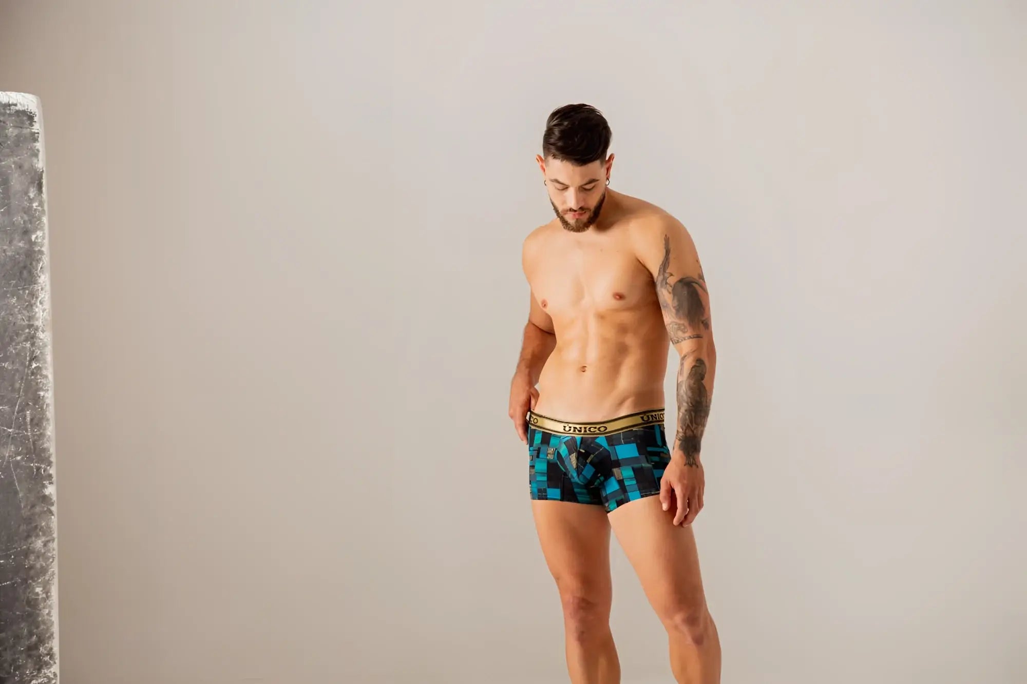 Unico esquema trunks men’s boxer briefs with blue and black geometric pattern and gold elastic waistband