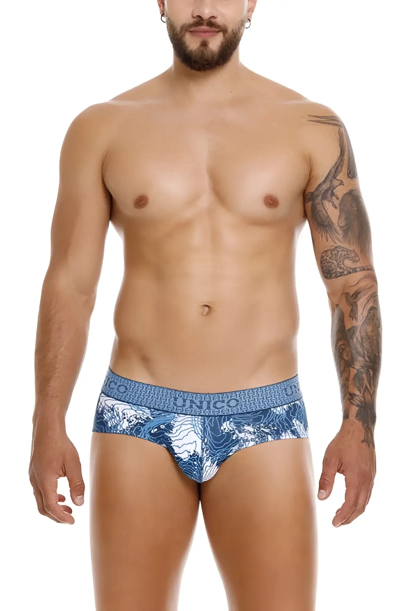 Blue and white patterned men’s briefs with unico logo waistband in barniz fabric for stylish comfort