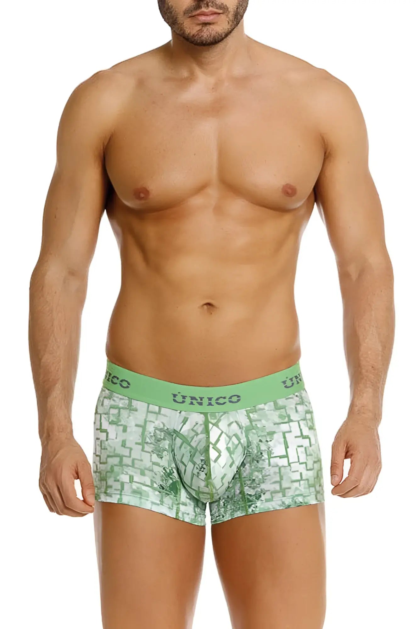 Green patterned men’s boxer briefs with geometric design and único brand waistband in color 43-green