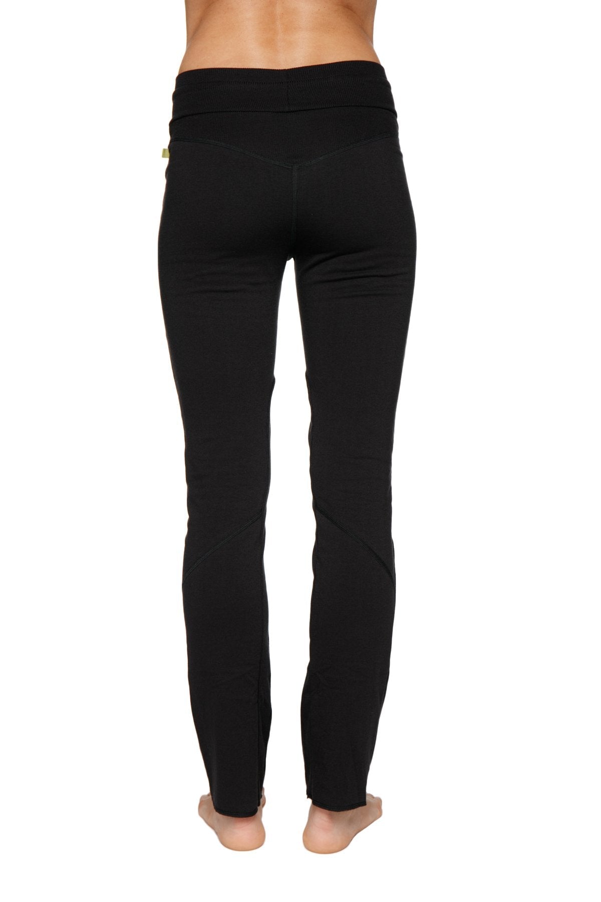 Women’s organic boyfriend yoga training pant black high-waisted form-fitting with subtle seam detailing